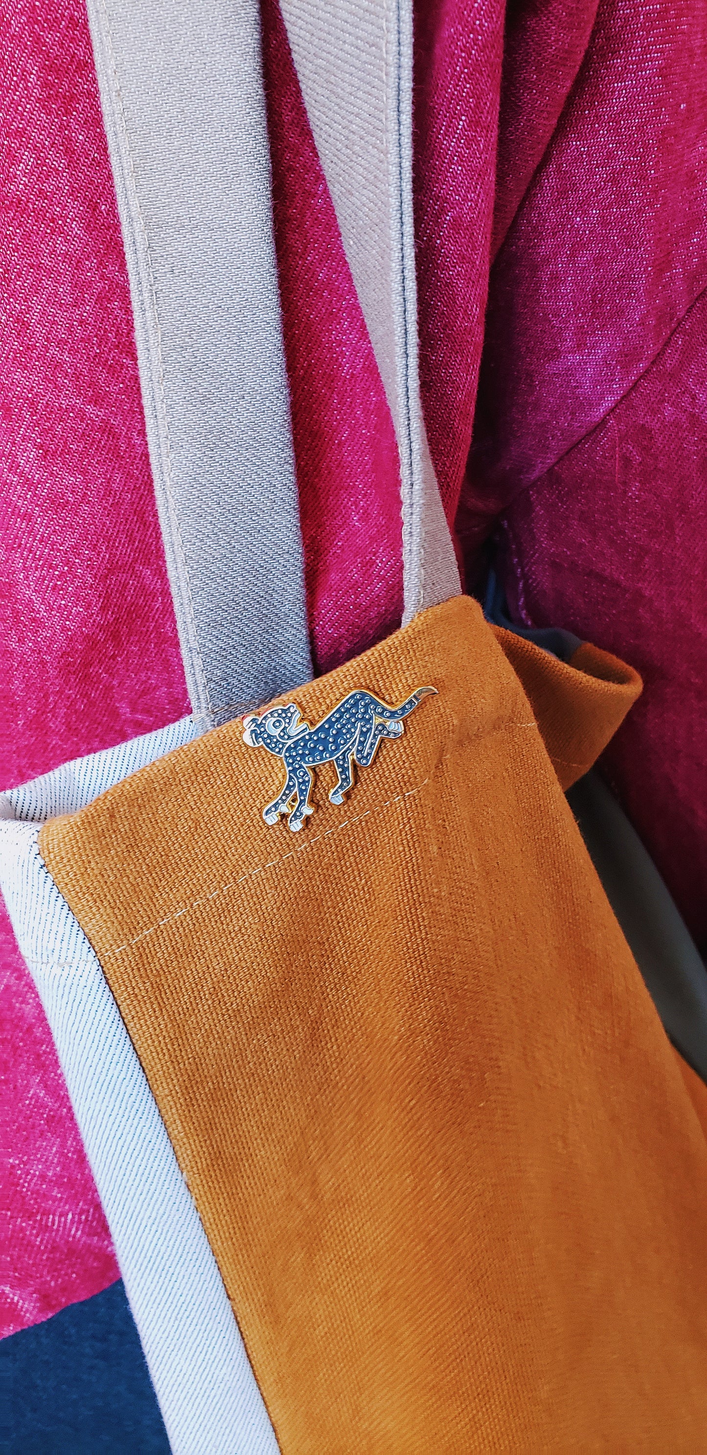 Pin "El Jaguar" Negro