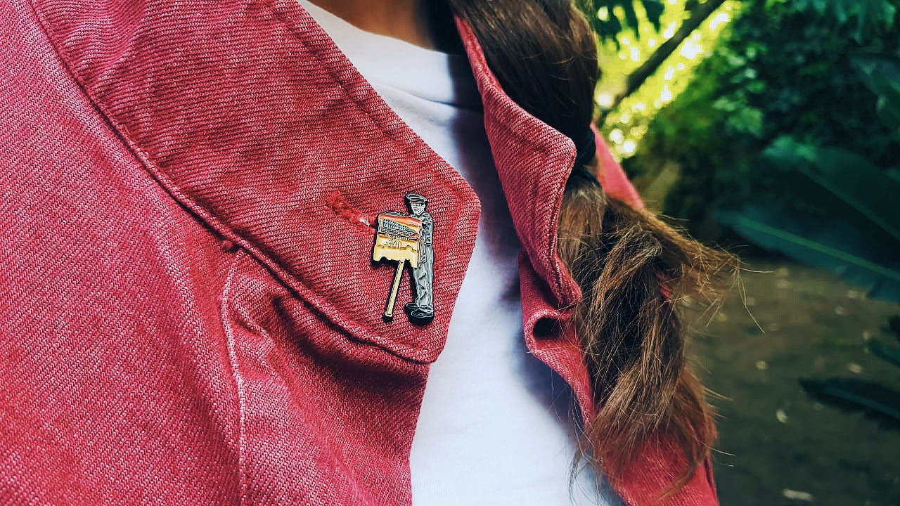 <transcy>Pin "El Organillero"</transcy>